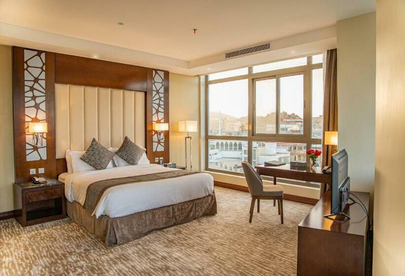 جناح سوبيريور, Sarwat Park