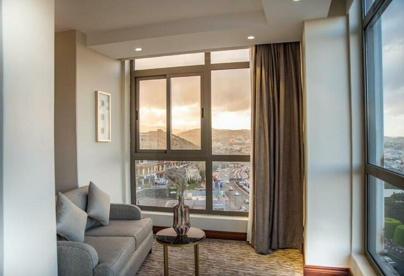 جناح سوبيريور, Sarwat Park