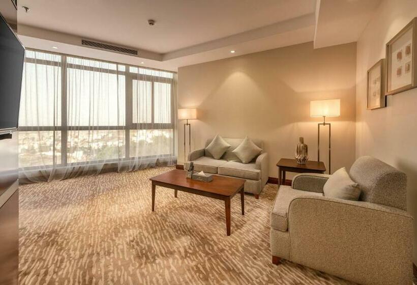 جناح سوبيريور, Sarwat Park