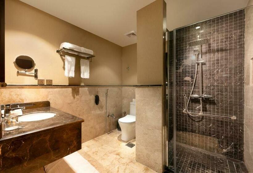 جناح سوبيريور, Sarwat Park