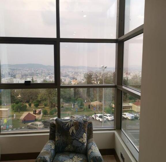 جناح ديلوكس, Sarwat Park