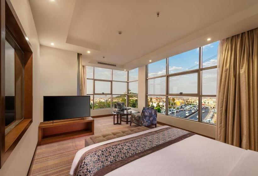 جناح ديلوكس, Sarwat Park