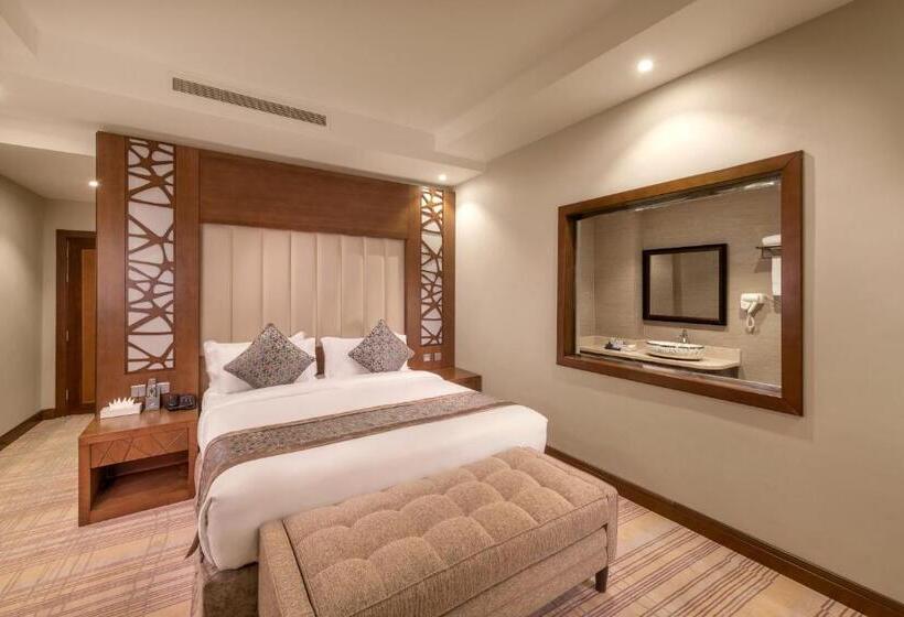 جناح ديلوكس, Sarwat Park