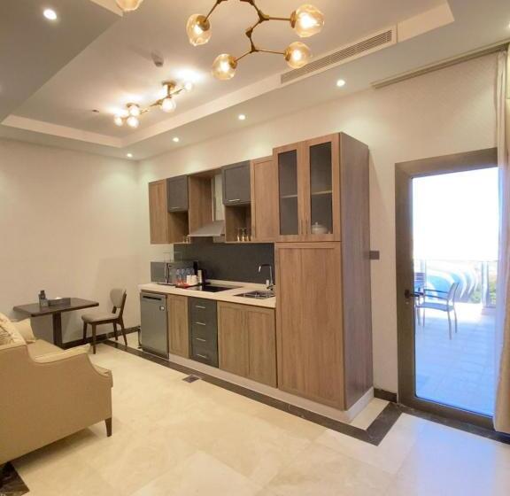 جناح, Sarwat Park