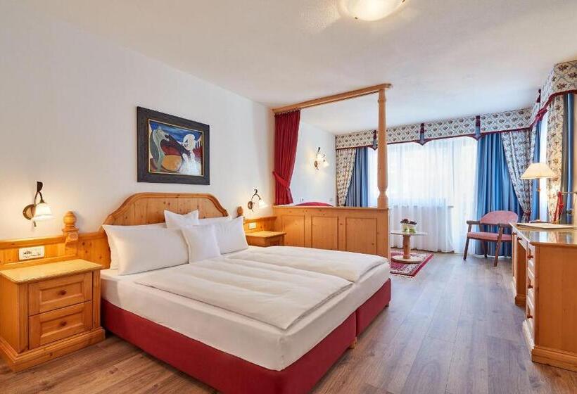 コンフォートルーム, Table