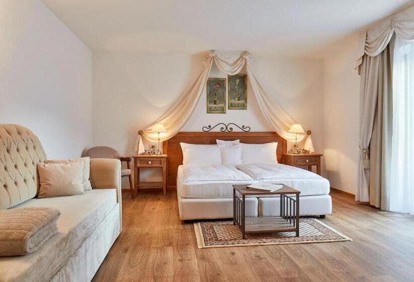 コンフォートルーム, Table