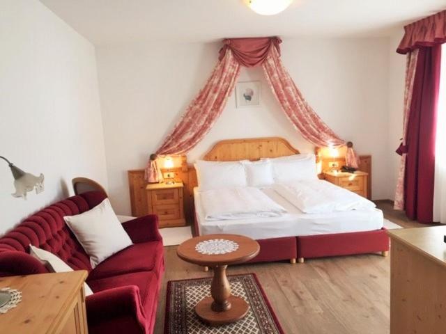 コンフォートルーム, Table