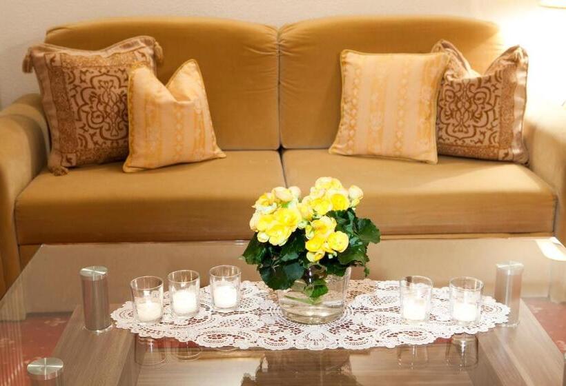 ジュニアスイート, Table