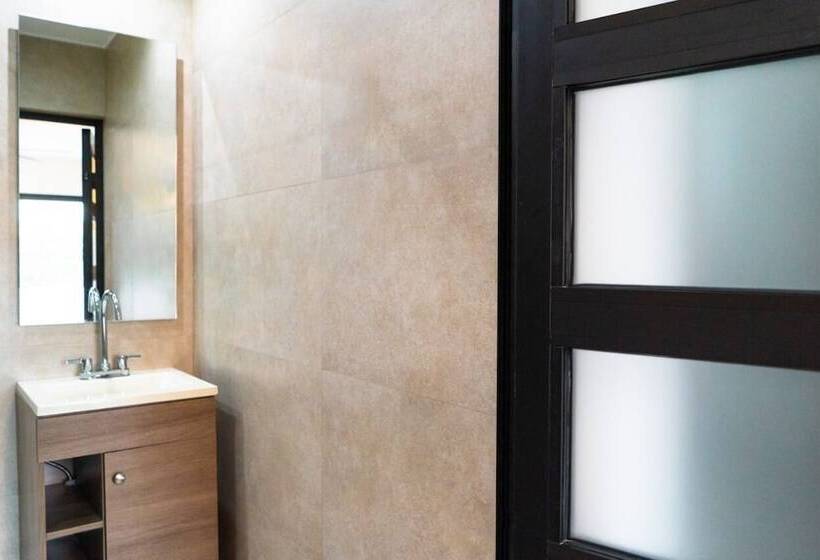 חדר דלוקס, Econosuites Fundidora