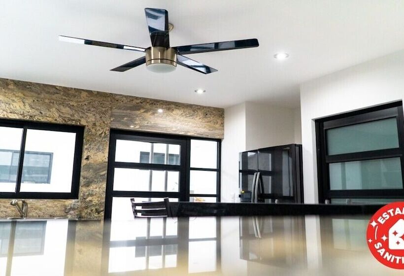 חדר דלוקס, Econosuites Fundidora