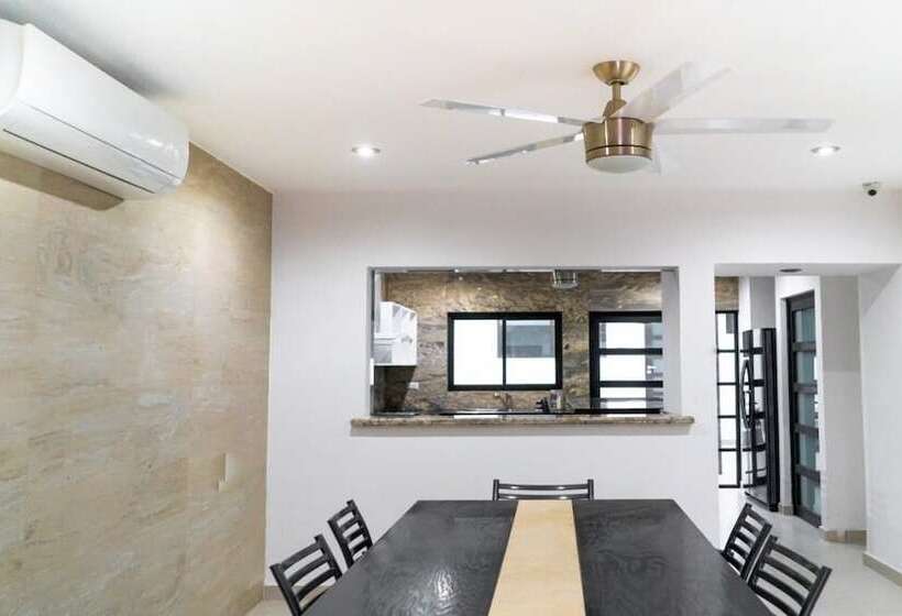 디럭스 룸, Econosuites Fundidora