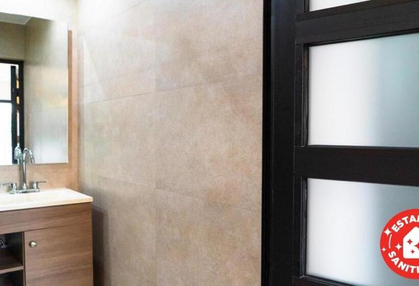 חדר דלוקס, Econosuites Fundidora