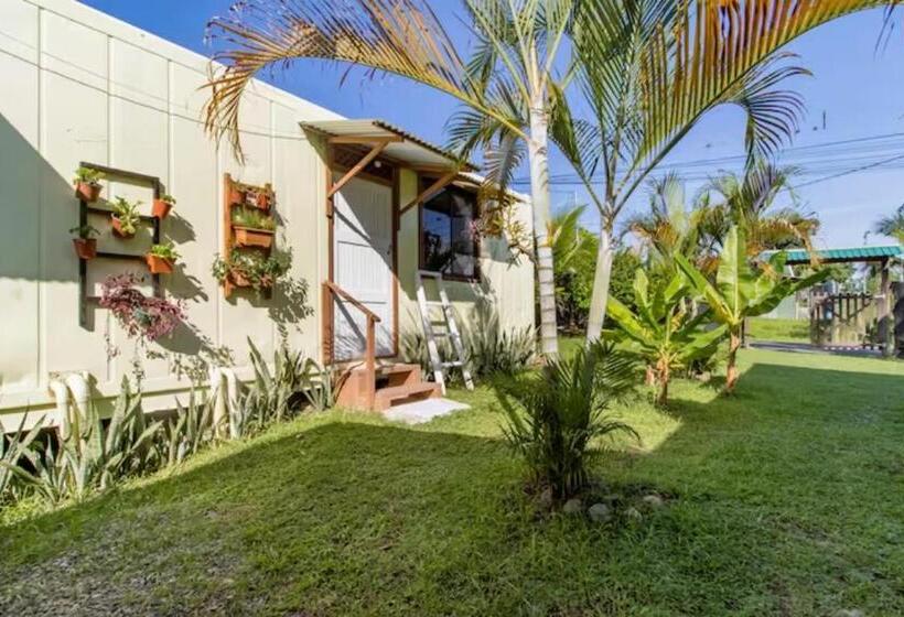 اتاق استاندارد, Container House Cahuita