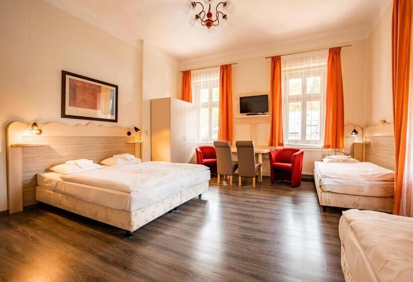 家庭间, Penzión Jesenský