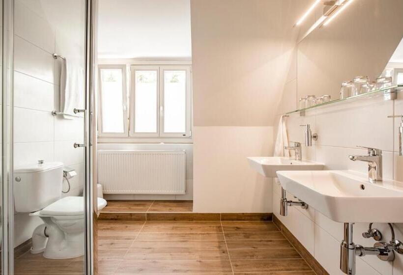 家庭间, Penzión Jesenský