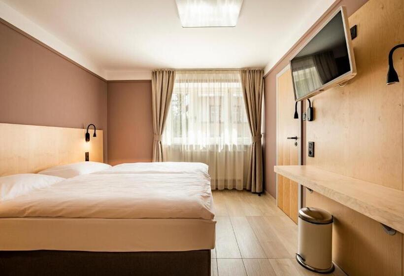 经济房, Penzión Jesenský