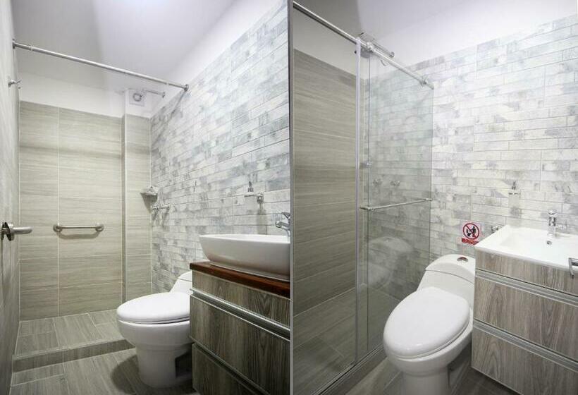 Háromágyas Standard Szoba Megosztott Fürdővel, Palmi