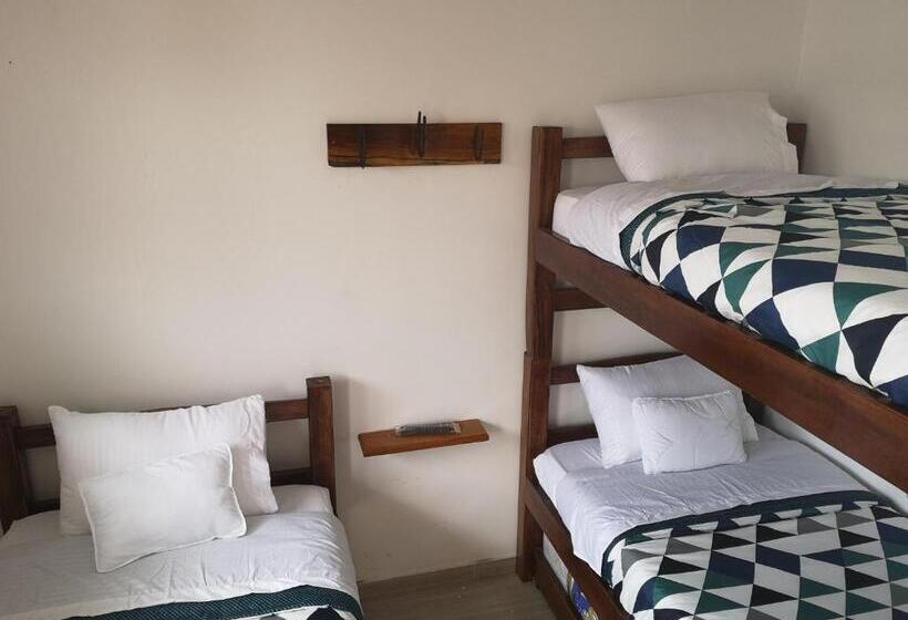 Standar Háromágyas Szoba Erkéllyel, Palmi