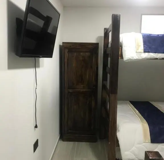 Standaard Driepersoonskamer met Gedeelde Badkamer, Palmi