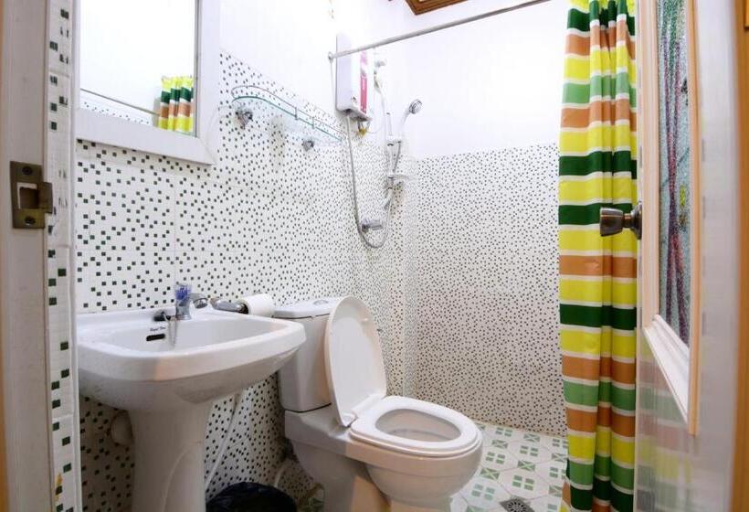 غرفة عائلية, Papierus Pensionne