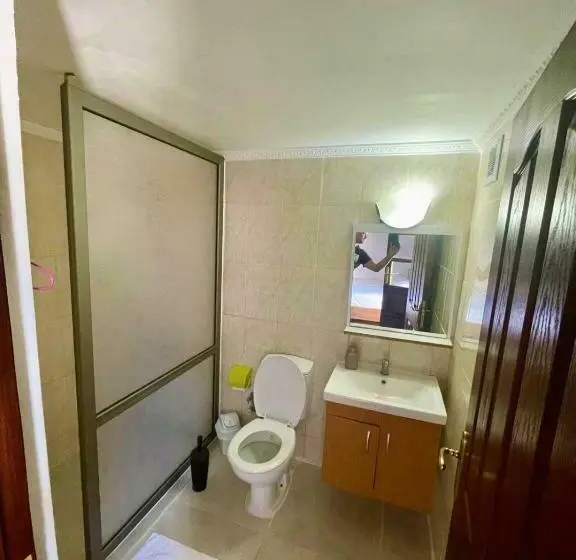 اتاق استاندارد سه تخته با چشم‌انداز باغ, Castle Karpasia Guest House