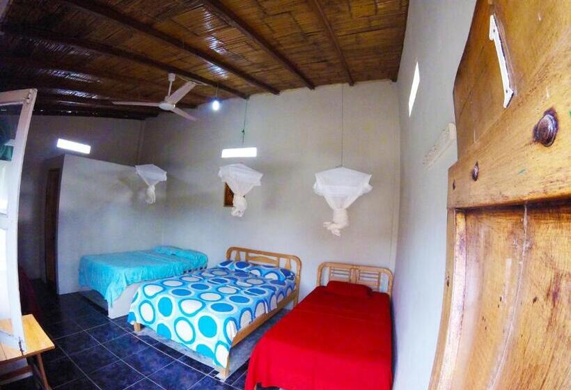 חדר סטנדרט לארבעה, Montañita Garden Hostal