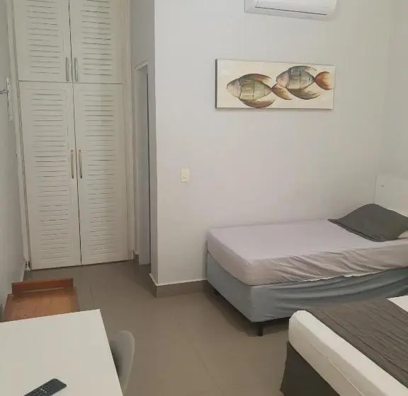 デラックススイート, Flat Com Serviços Na Riviera