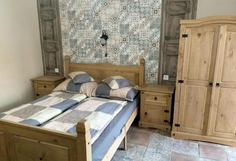 1階の1ベッドルームアパートメント, Hacienda Apartmanok