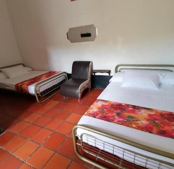 标准三人间, La Casona 1859