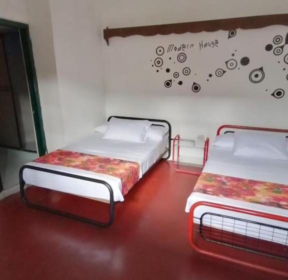 标准三人间, La Casona 1859