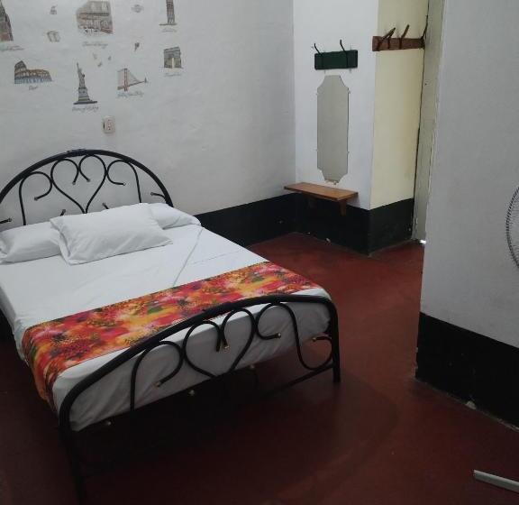 家庭间, La Casona 1859