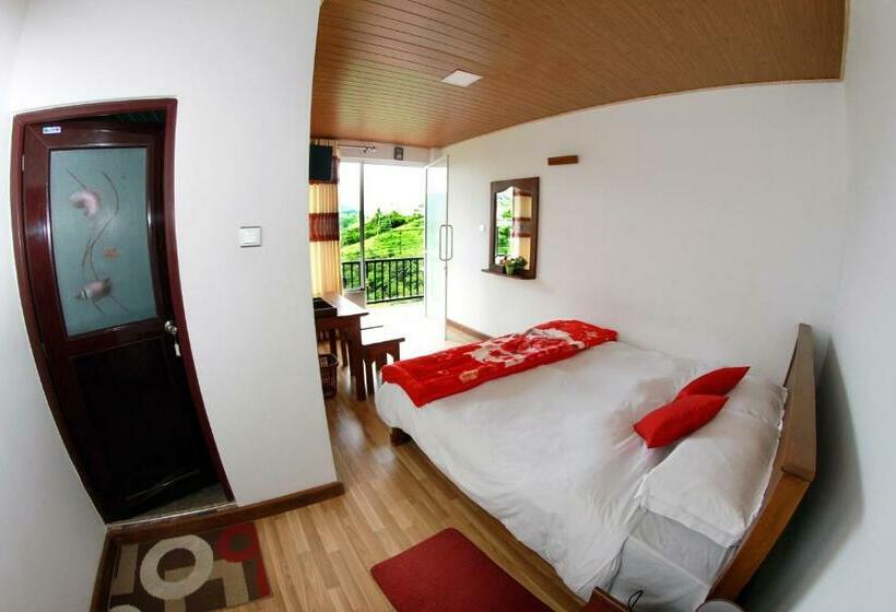 Номер Стандарт Вид на Озеро, Gregory Hills