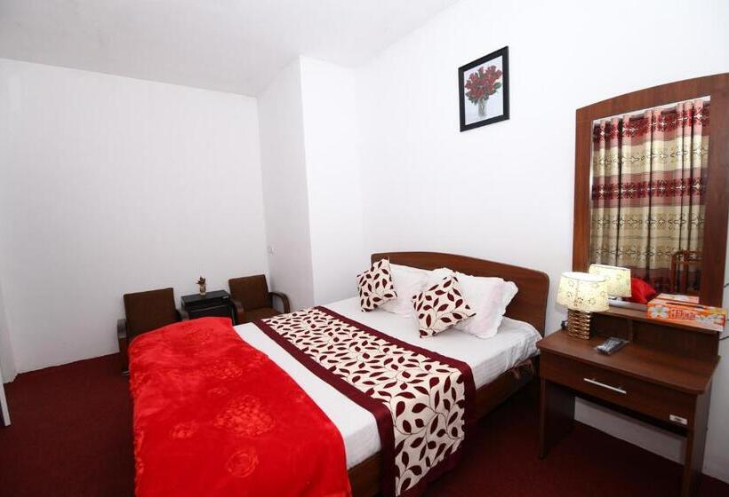 Номер Economy, Gregory Hills