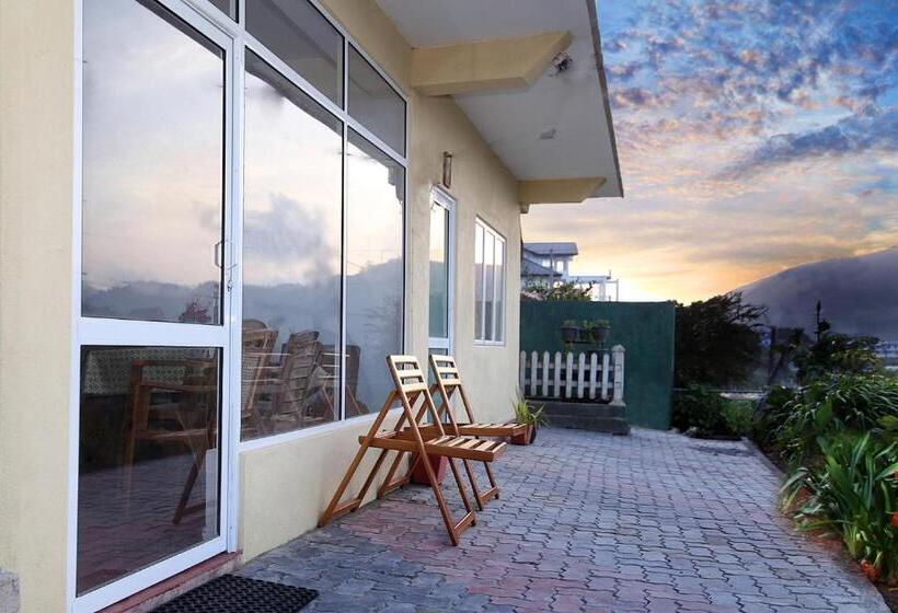 Номер Economy, Gregory Hills