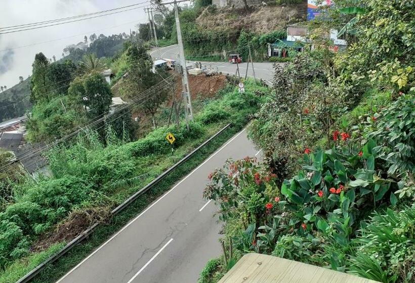 Quarto Triplo Estandar com Sacada, Haputale Super View