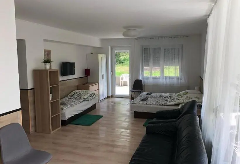 ファミリールーム, Juno Apartman Vendégház