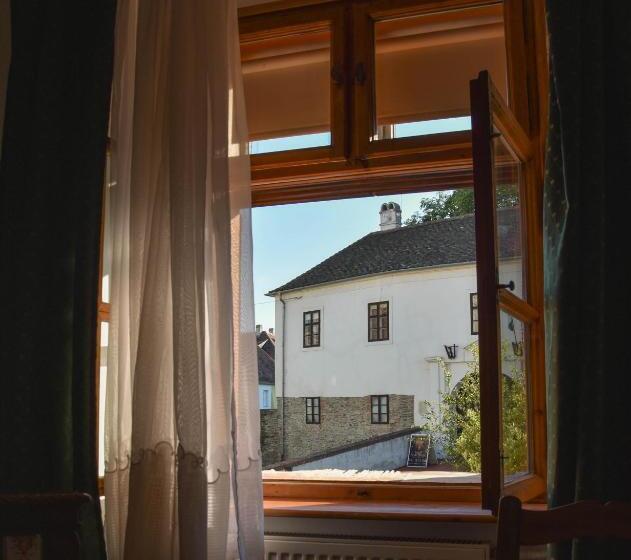 スイート, Pont Vendégház