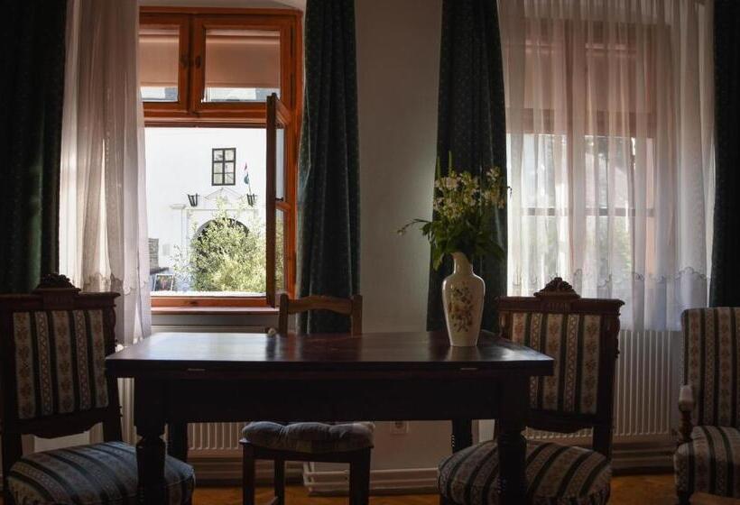 スイート, Pont Vendégház