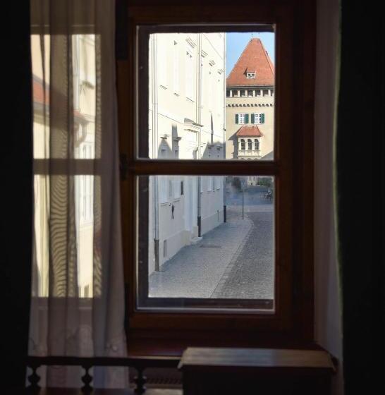 スイート, Pont Vendégház