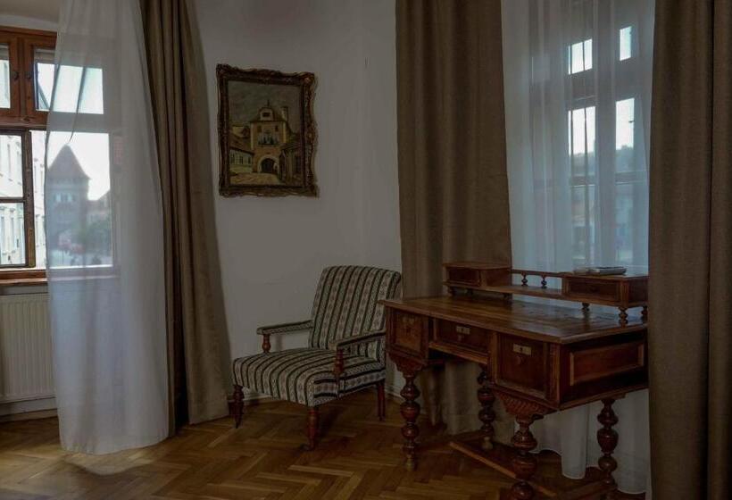 スイート, Pont Vendégház