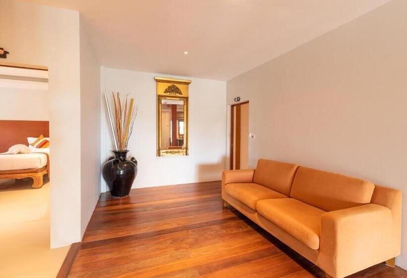 اتاق خانوادگی, Wandee Garden