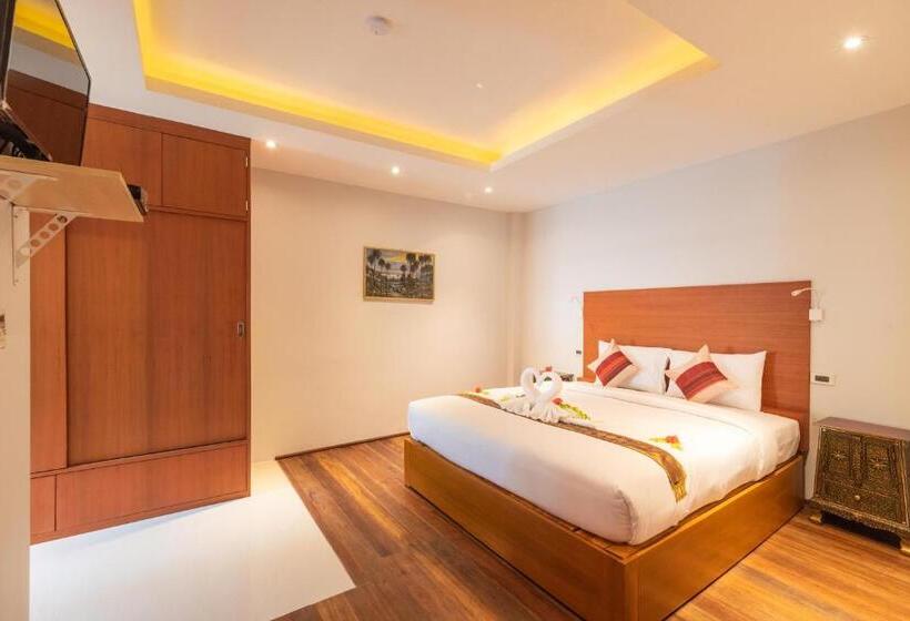 اتاق خانوادگی, Wandee Garden