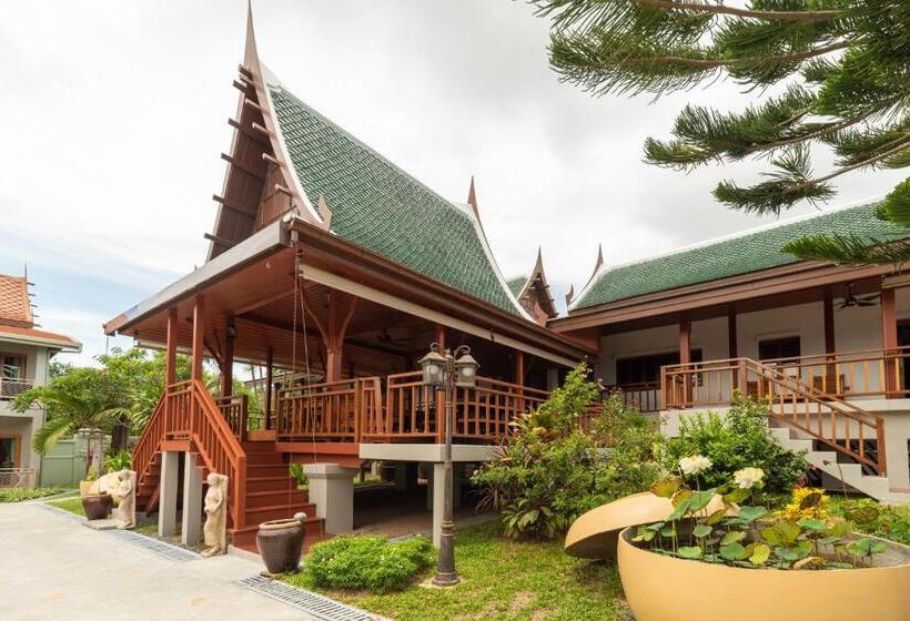 اتاق خانوادگی با چشمانداز باغ, Wandee Garden