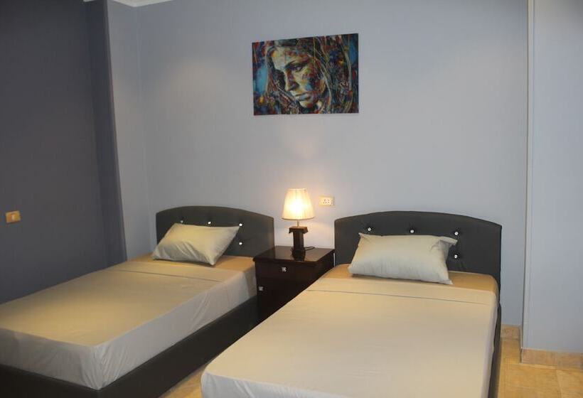 اتاق کلاسیک سه تخته, Tahrir Square Hostel