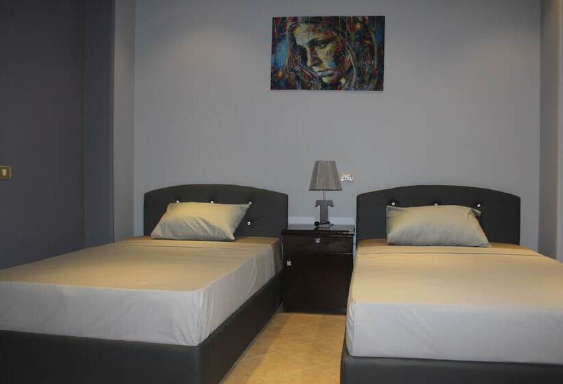 اتاق کلاسیک سه تخته, Tahrir Square Hostel