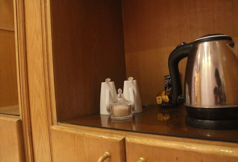 تختخواب در اتاق مشترک, Tahrir Square Hostel