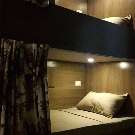 تختخواب در اتاق مشترک, Tahrir Square Hostel