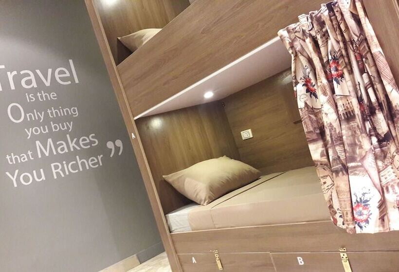 تختخواب در اتاق مشترک, Tahrir Square Hostel