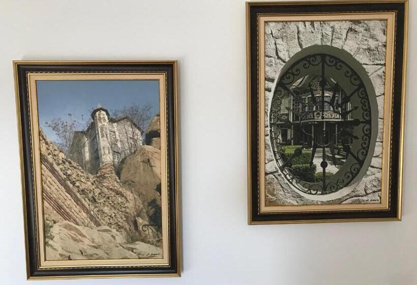 استودیو خانوادگی, къща стария град