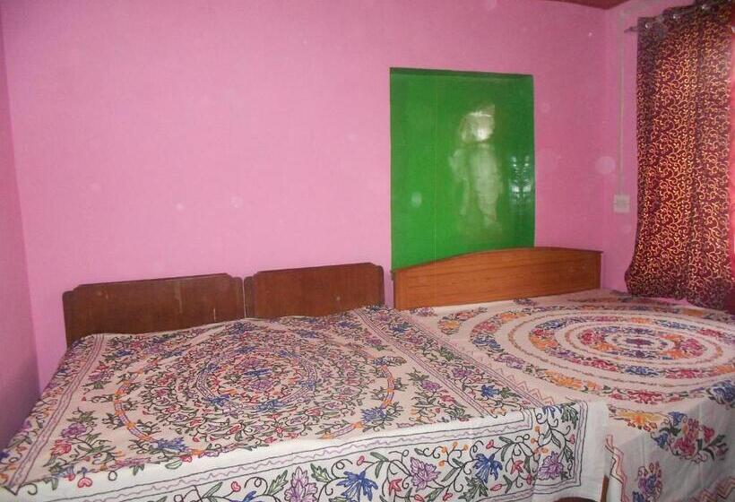 Pokój Rodzinny, Alamdar Guest House